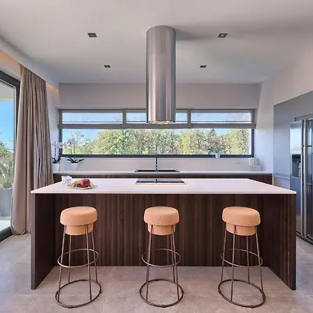 Beautiful In With Kitchen Porec