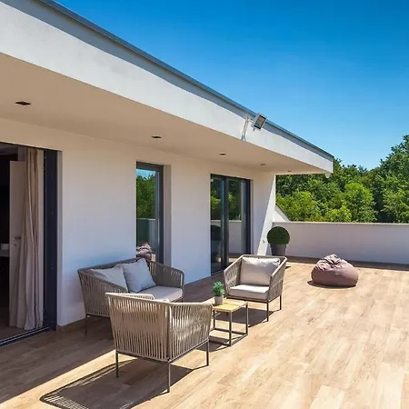 Beautiful In With Kitchen Holiday home *
