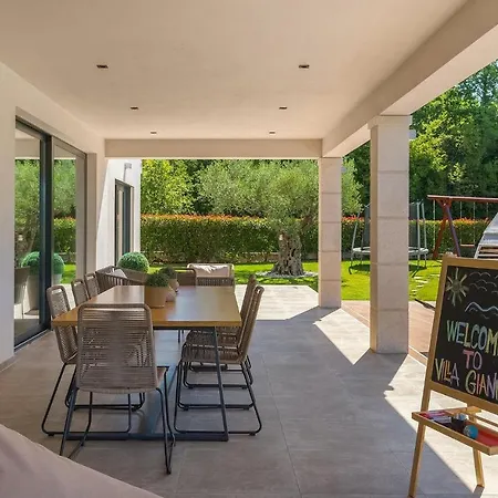 Beautiful In With Kitchen Poreč